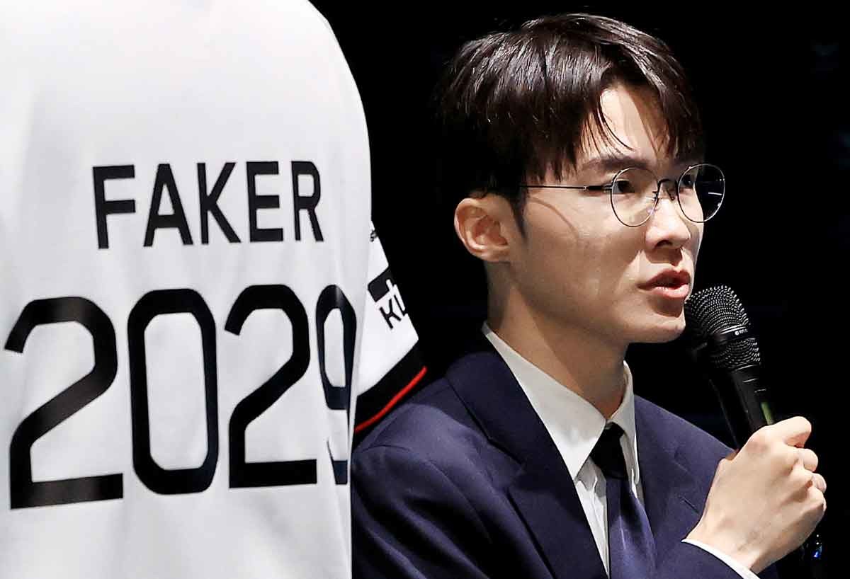 LCK T1팀 주장 이상혁(페이커)이 지난 2025년 서울 종로구 롤파크 LCK(리그 오브 레전드 챔피언스 코리아) 아레나에서 열린 기자 간담회에서 기자들의 질문에 답변하고 있다. / 뉴스1