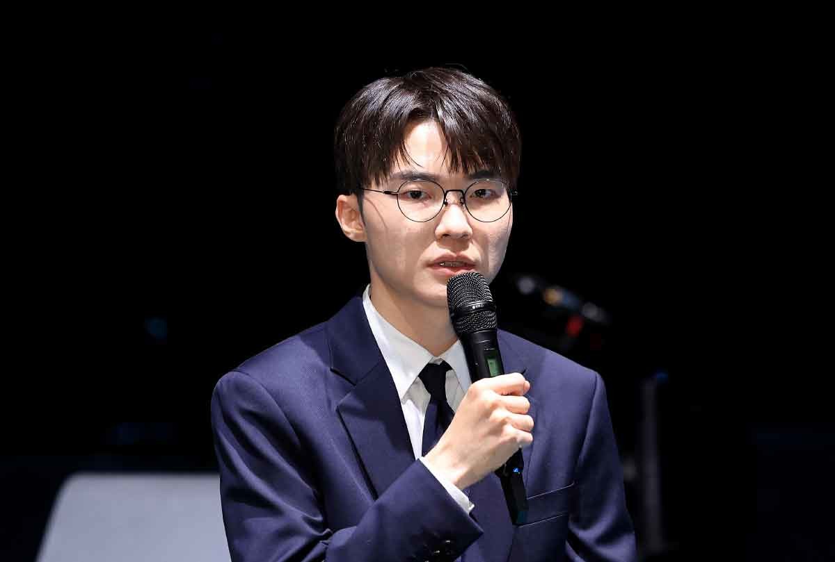 LCK T1팀 주장 이상혁(페이커)이 지난 2025년 서울 종로구 롤파크 LCK(리그 오브 레전드 챔피언스 코리아) 아레나에서 열린 기자 간담회에서 기자들의 질문에 답변하고 있다. / 뉴스1