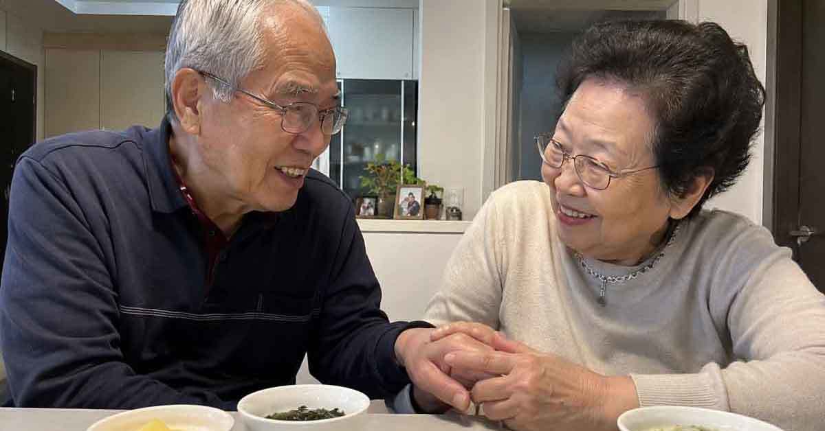 “재산도 외모도 아니다…” 늙어서 사이 좋은 부부의 특징 1위