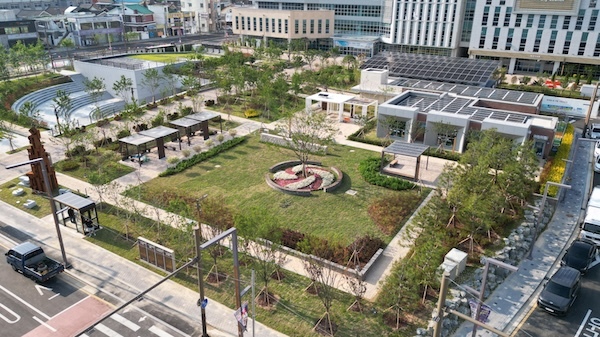 익산시청 앞마당, '초록빛 도시숲'…시민 쉼터 변신