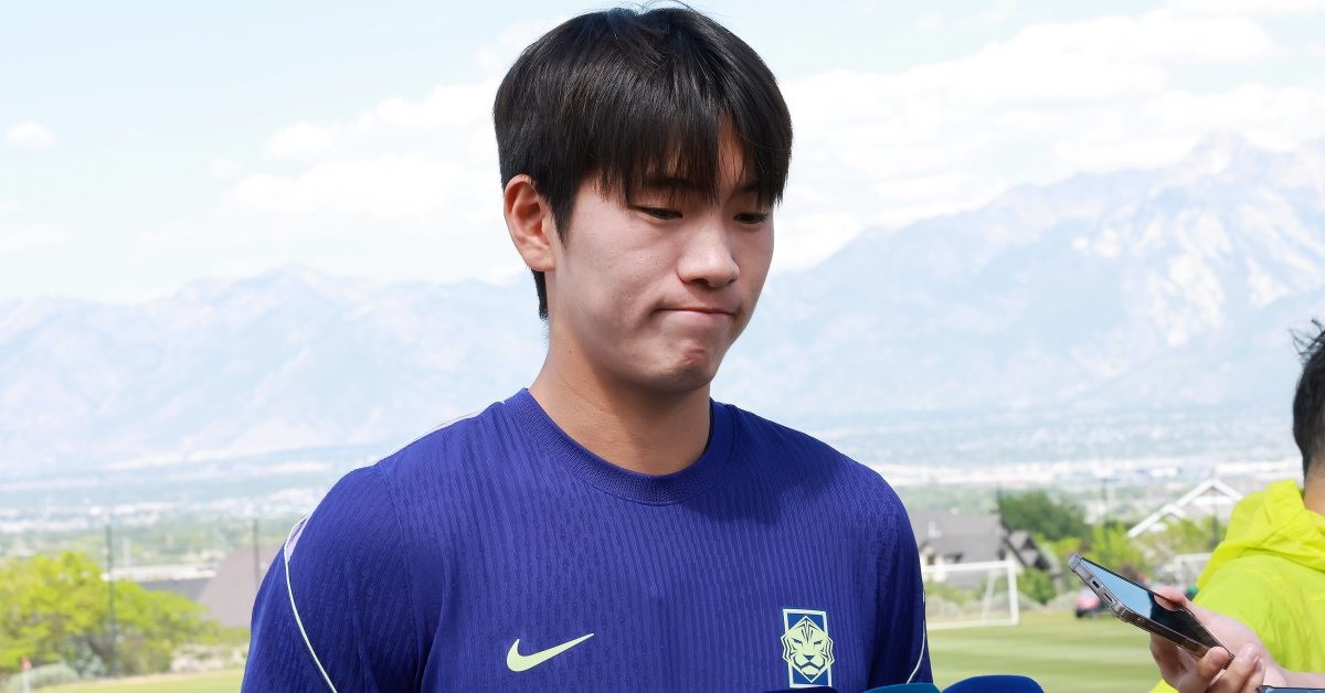 대한민국 축구대표팀 조위제가 1일(현지 시각) 미국 유타주 헤리먼에 위치한 자이언스뱅크 트레이닝센터에서 훈련에 앞서 인터뷰를 하고 있다. 조위제는 지난 30일 열린 대한민국과 트리니다드 토바고의 평가전에서 부상당한 조유민의 빈자리를 대체한다. / 뉴스1