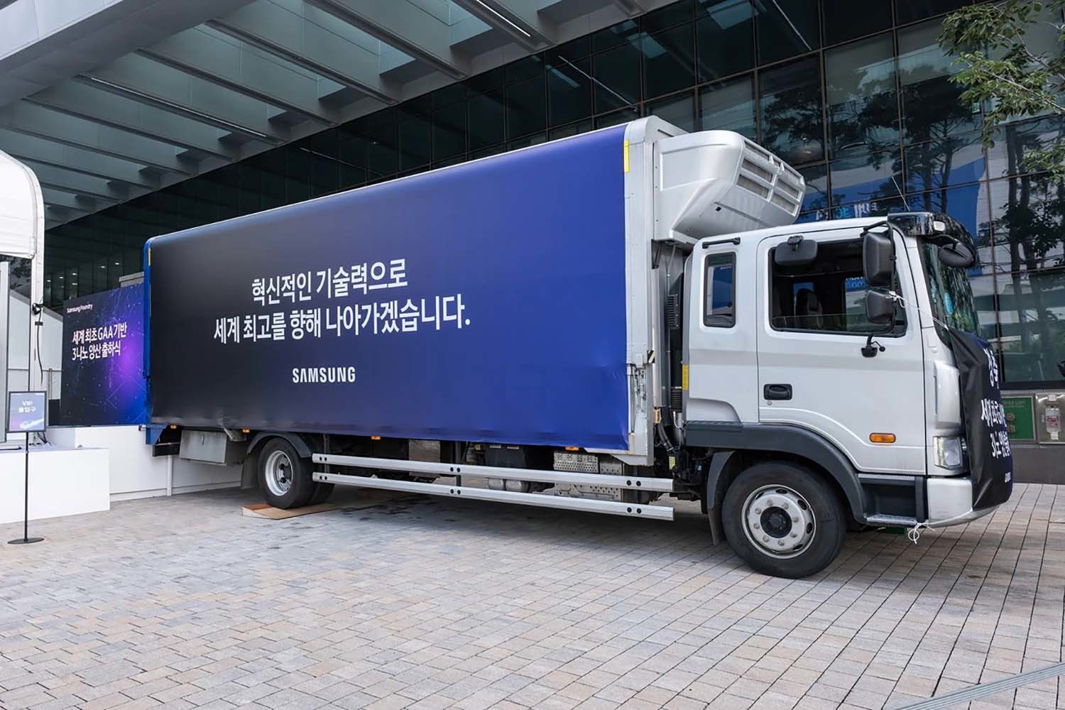 도로에서 가장 조심해야 하는 차는 롤스로이스가 아니라 이 트럭?