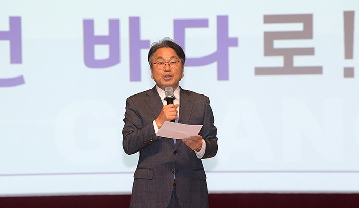 강기정 광주광역시장이 2일 시청 대회의실에서 열린 정례조회에 참석해 ‘정례조회로 돌아보는 민선 8기의 여정'을 주제로 민선 8기 4년간의 변화와 광주의 미래가치를 공유하고 있다. /광주광역시