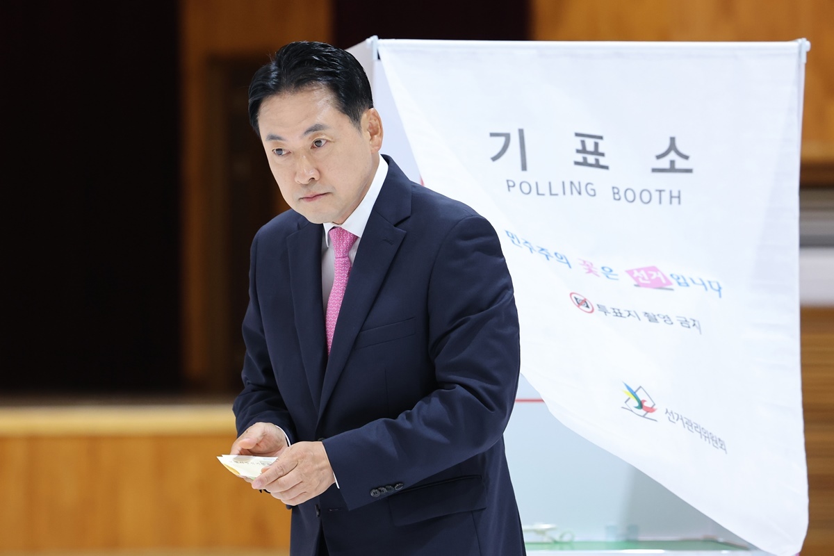 장동혁, 이재명 대통령 '투표지 노출' 겨냥 “오늘 투표해 보니까 도장 잘 찍힌다”