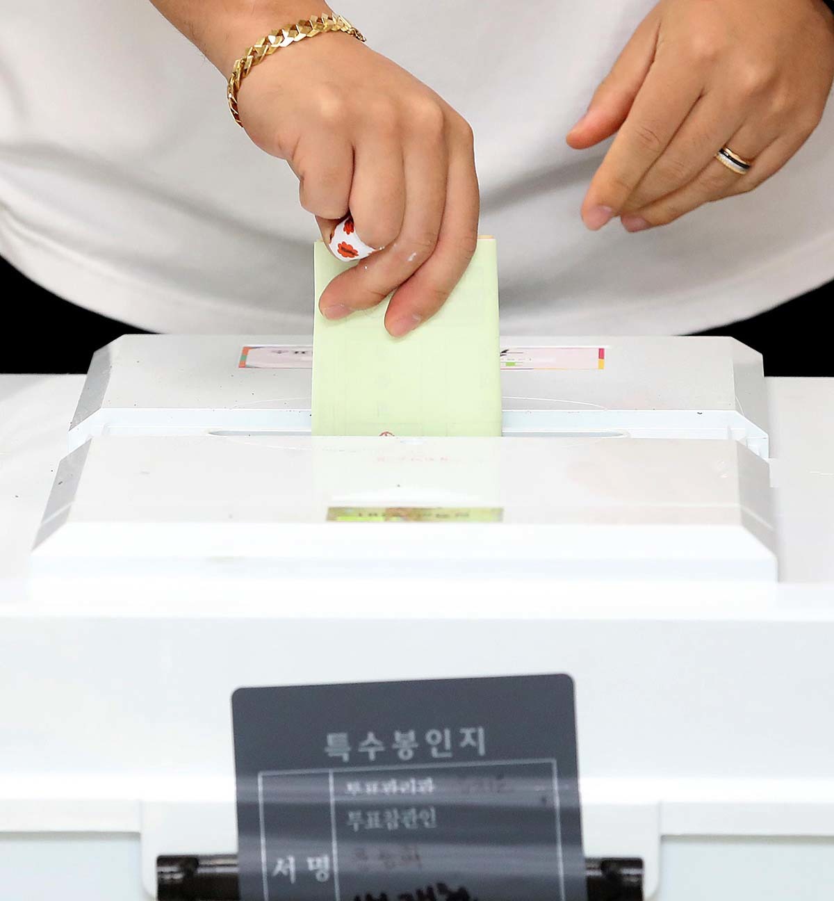 '투표용지 두 번 수령' 가능했다... 일파만파