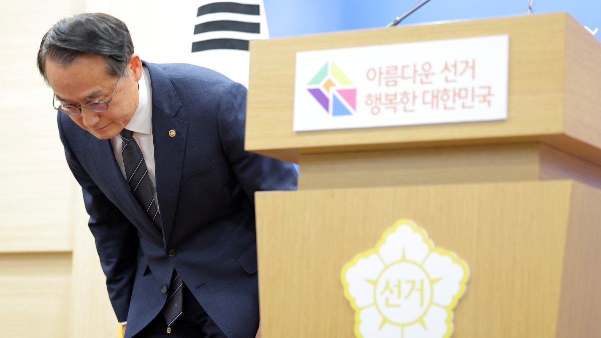 선관위, 대국민 사과 “투표용지 부족, 공정한 선거 관리에 대한 국민 신뢰 훼손 깊이 사과”