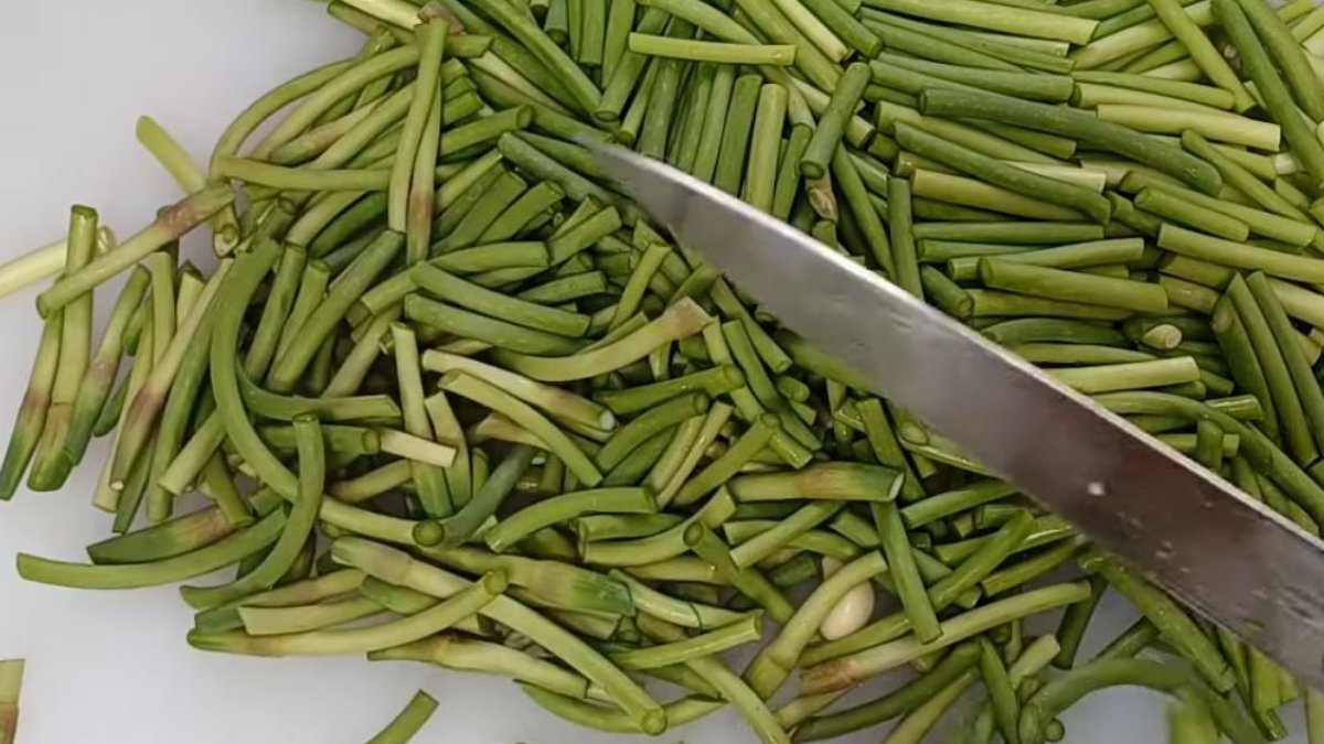 요즘 제철 마늘쫑, '이렇게' 해 두면 3년 내내 아삭아삭 맛있습니다