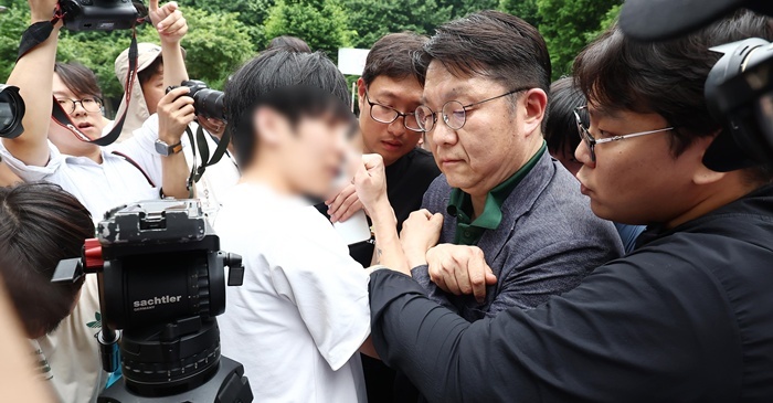 “총알받이 거부한다” 서울 송파구 공무원, 선관위 '직격'