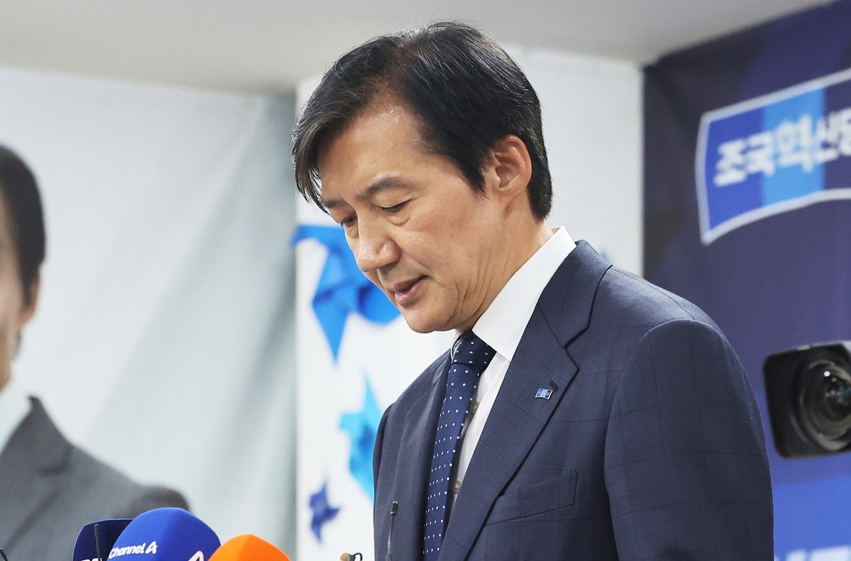 낙선한 조국 “범진보 진영 지지층에 크나큰 실망 드렸다…고개 숙여 죄송하다”