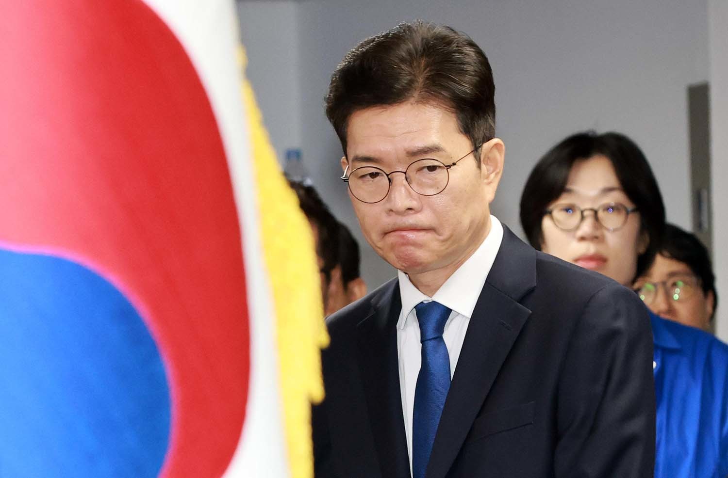 정원오 더불어민주당 서울시장 후보가 4일 오전 서울 중구 세종대로 캠프에서 제9회 전국동시지방선거 관련 입장을 밝히기 위해 이동하고 있다. / 뉴스1 (공동취재)