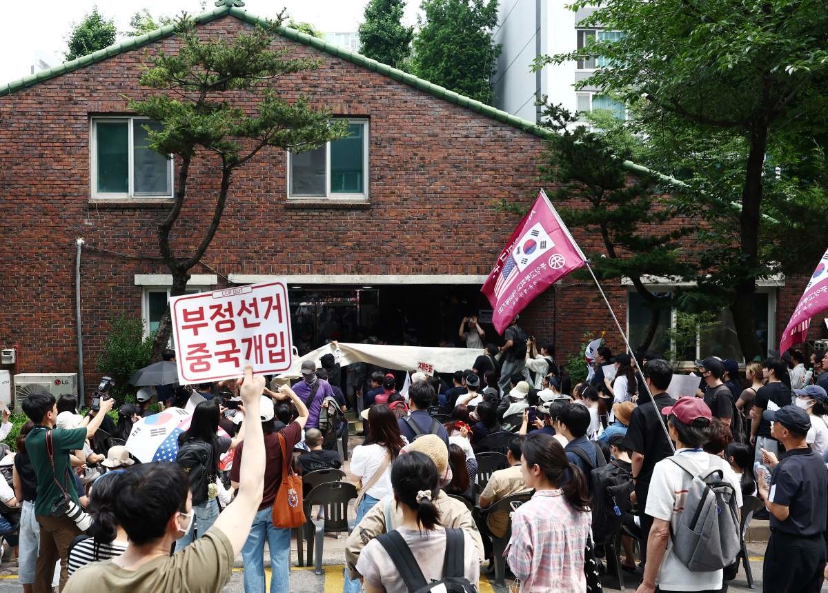 지난 3일부터 입구 봉쇄된 잠실7동 투표소 / 뉴스1