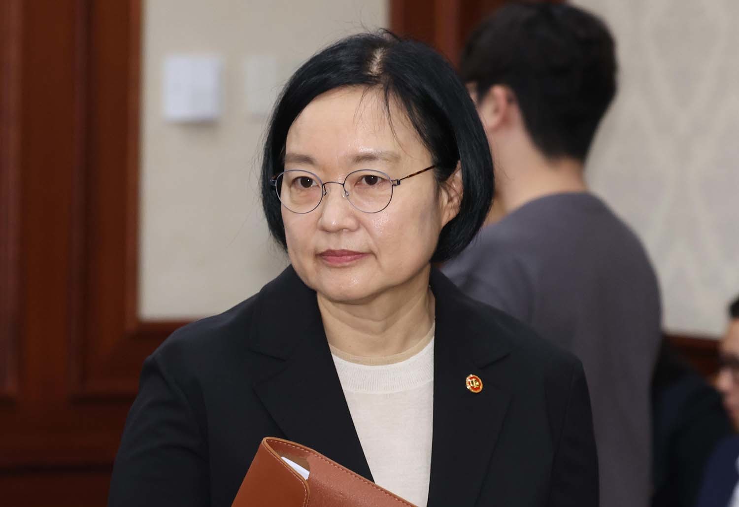 한성숙 중소벤처기업부 장관이 지난달 29일 서울 종로구 세종대로 정부서울청사에서 열린 비상경제본부 희의 겸 경제관계장관회의에 참석하고 있다. / 뉴스1