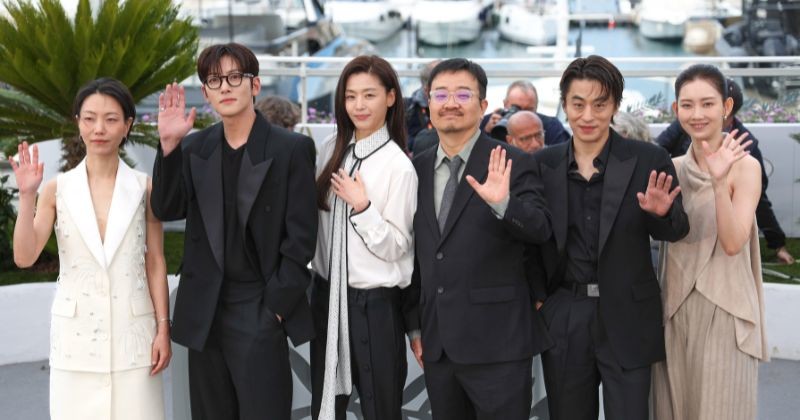 Ji Chang Wook, Kim Shin-rock, Shin Hyeon-bin, Jun Ji-hyun and Koo Kyo-hwan at the COLONY movie showcase Cannes / News 1