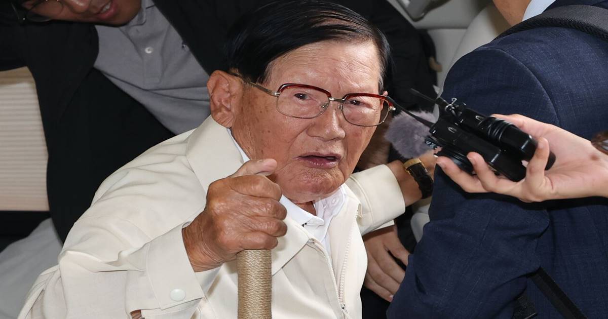 신천지 정점 향한 수사 칼끝…이만희, ‘집단 입당 의혹’ 피의자 조사