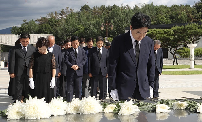 핏빛 오월의 숭고한 정신, 거대한 통합 교육의 이정표가 되다… 김대중 당선인의 묵직한 첫 행보