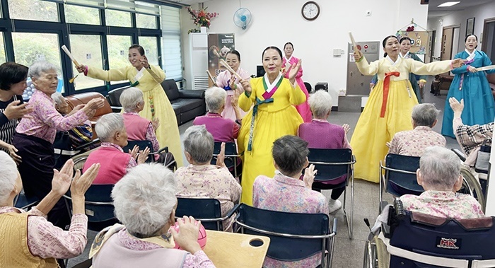 “닫힌 문을 두드리는 우리 가락의 온기”… 광주 서구, 문화 사각지대 밝히는 '국악 배달' 대장정 돌입