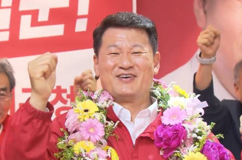해운대구청장 선거에서 국민의힘 김성수 당선인이 더불어민주당 홍순헌 후보를 누르고 재선 고지에 올랐다. / 사진=김성수 캠프
