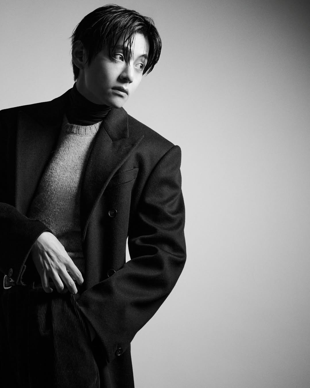 V Personally Intervenes Online to Protect His Former Military Comrade From Malicious Comments / BTS V Official Instagram