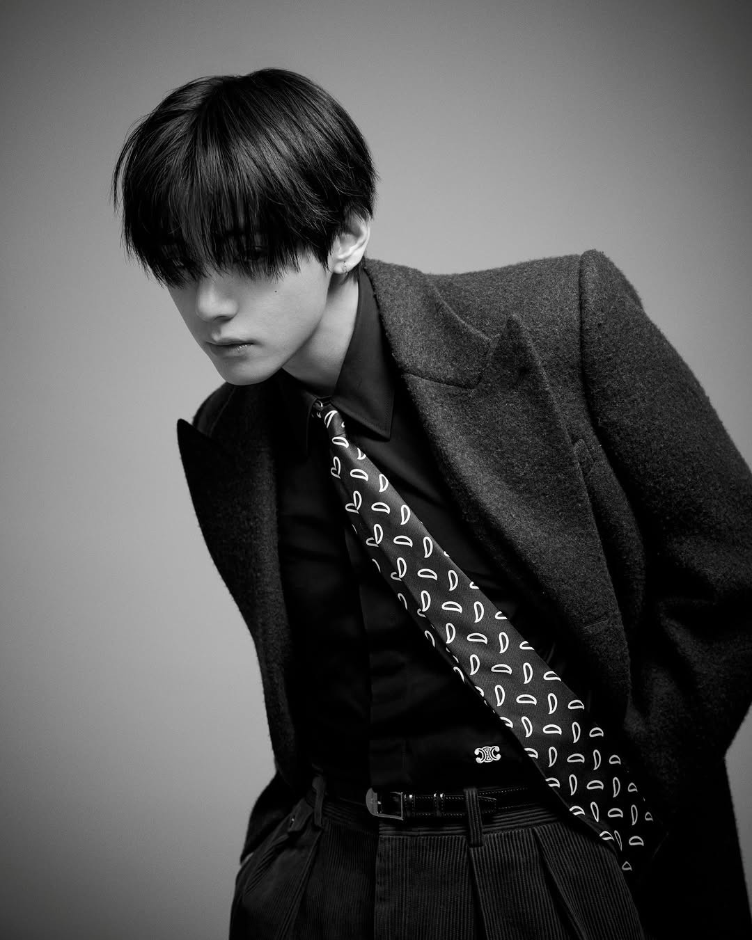 V Personally Intervenes Online to Protect His Former Military Comrade From Malicious Comments / BTS V Official Instagram