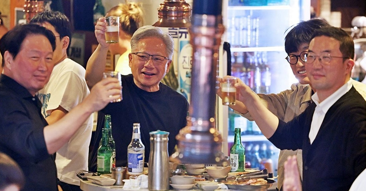 젠슨 황이 직접 제조한 폭탄주 들어 올리며 최태원·구광모·이해진 앞에서 한 건배사