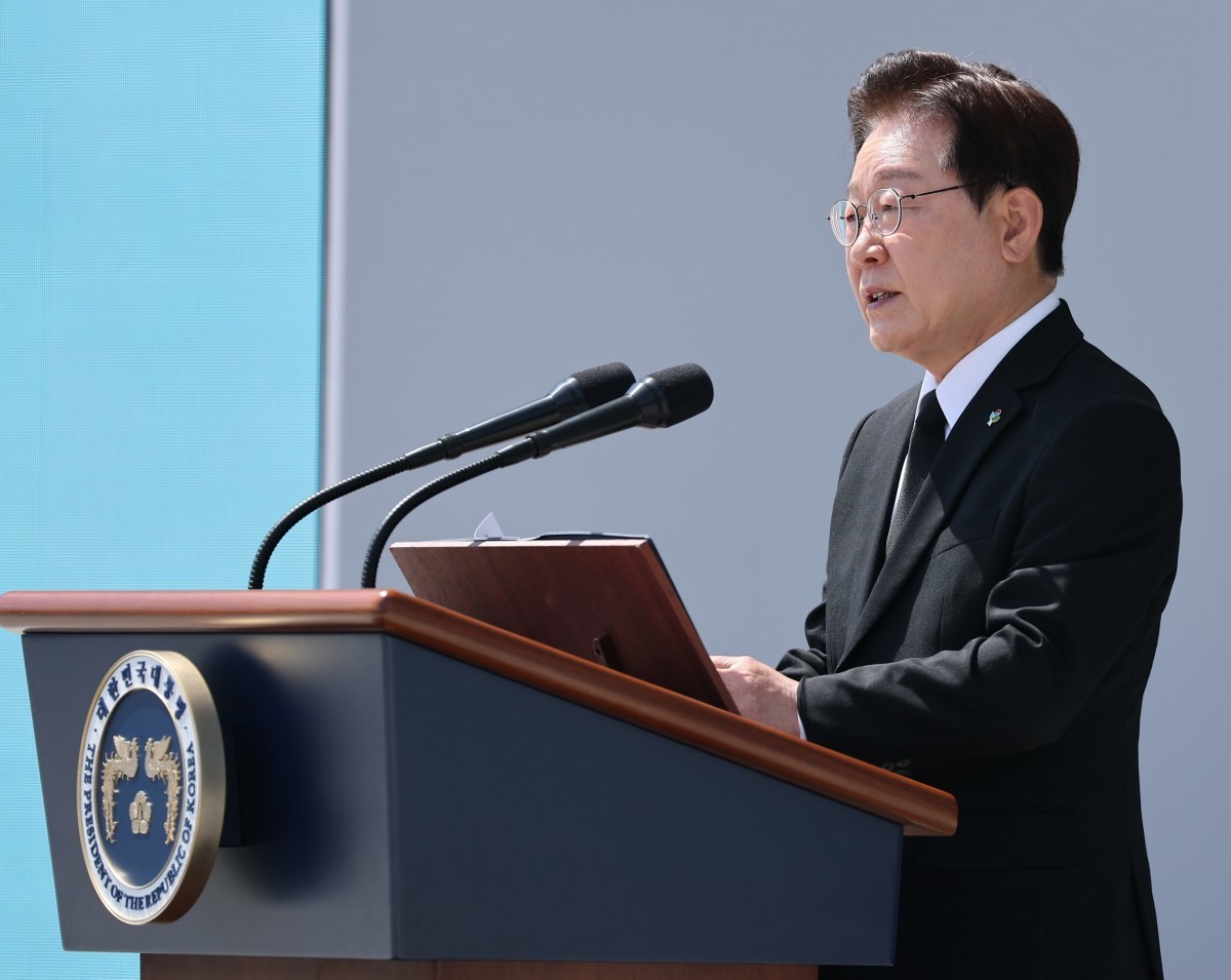 이재명 대통령이 6일 서울 동작구 국립서울현충원에서 열린 제71회 현충일 추념식에서 추념사를 하고 있다. / 청와대통신사진기자단-뉴스1