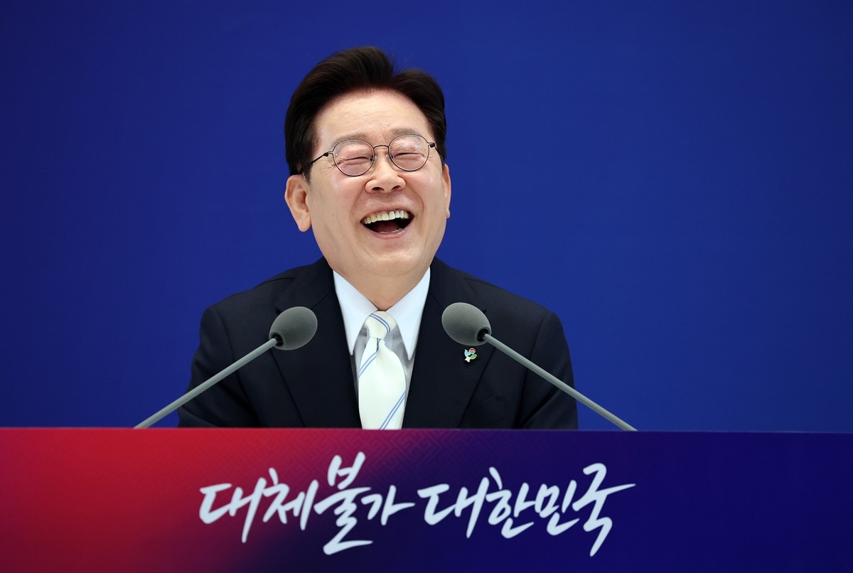 이재명 대통령이 8일 청와대 영빈관에서 열린 취임 1주년 기자회견에서 취재진 질문에 답변하고 있는 모습 / 뉴스1