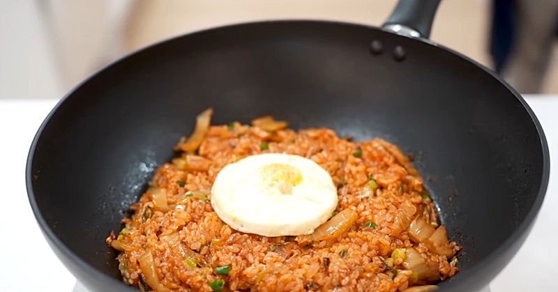 고기 필요 없다...김치볶음밥에는 '이 방법'이 최고입니다 