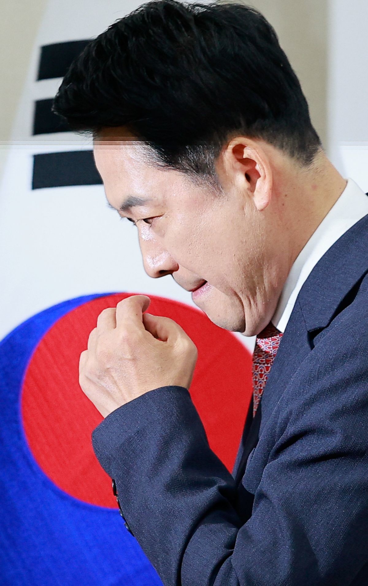 장동혁 국민의힘 대표가 9일 오전 서울 여의도 국회에서 6·3지방선거 관내 사전투표 결과 관련 기자회견을 마친 뒤 퇴장하고 있다. / 뉴스1
