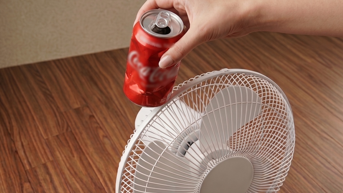 음료수캔 절대 그냥 버리지 말고 '선풍기'에 올려보세요…알아두면 평생 써먹어요