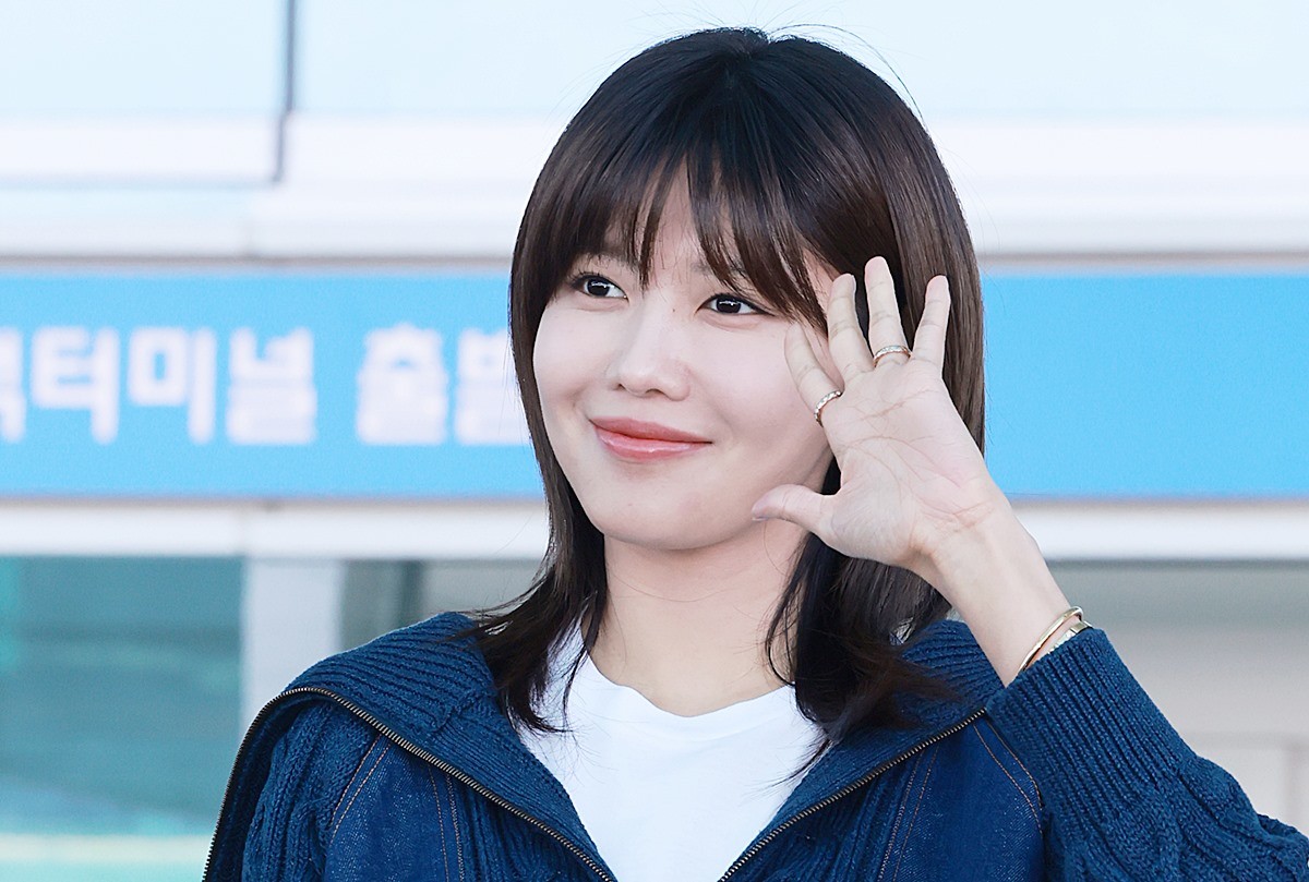 그룹 '소녀시대' 출신 배우 최수영 자료 사진. 배우 정경호와 소녀시대 출신 배우 최수영이 공개 연애 14년 만에 결별했다고 소속사 측이 밝혔다. 정경호와 최수영을 잘 아는 관계자는 9일 마이데일리에 '끊임없이 작품에 임하는 정경호와 한국·일본을 오가며 활동하는 최수영이 바쁜 탓에 만남이 뜸했고 최근 연인 사이를 정리했다'라고 말했다. 교회에서 처음 만나 2012년 9월 연인으로 발전했고 약 14년간 연인 관계를 이어왔다. 결별한 두 사람은 각자의 자리로 돌아가 본업에 충실할 것으로 보인다. / 뉴스1