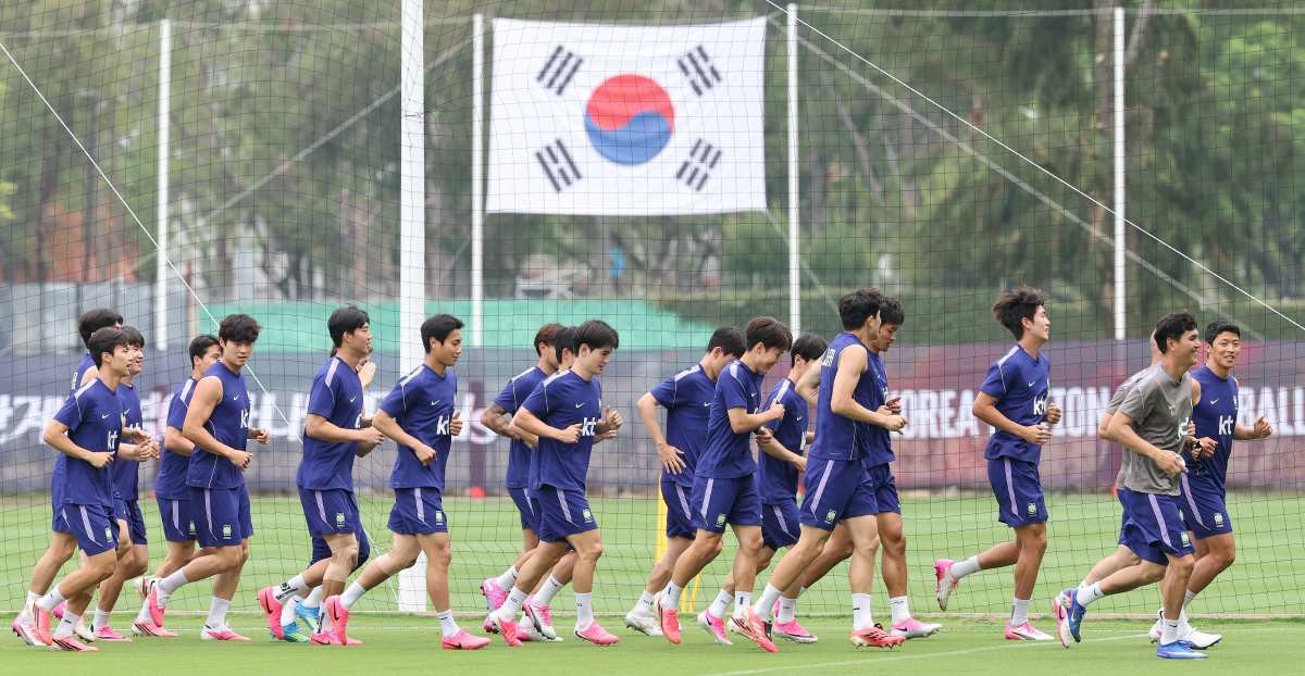 2026 북중미 월드컵에 출전하는 대한민국 축구 국가대표팀 선수들이 지난 8일(현지시간) 멕시코 과달라하라 인근 사포판에 위치한 치바스 바예 베르데에서 훈련을 하고 있다. / 뉴스1