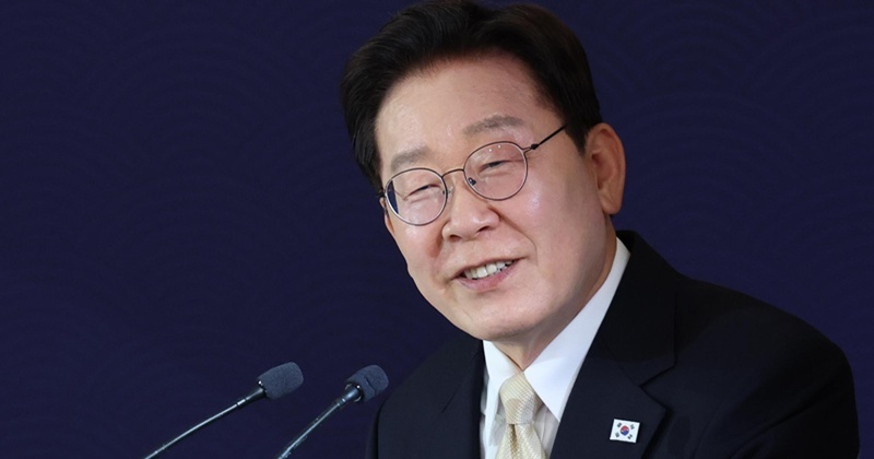 청와대가 이재명 대통령 '취임 1주년' 축하한다고 만든 '굿즈'