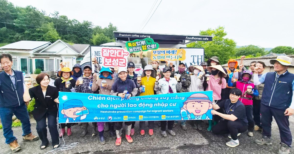 땡볕 감자밭에 찾아온 시원한 손길…보성군·전남노동권익센터, 외국인 근로자 건강 챙겼다