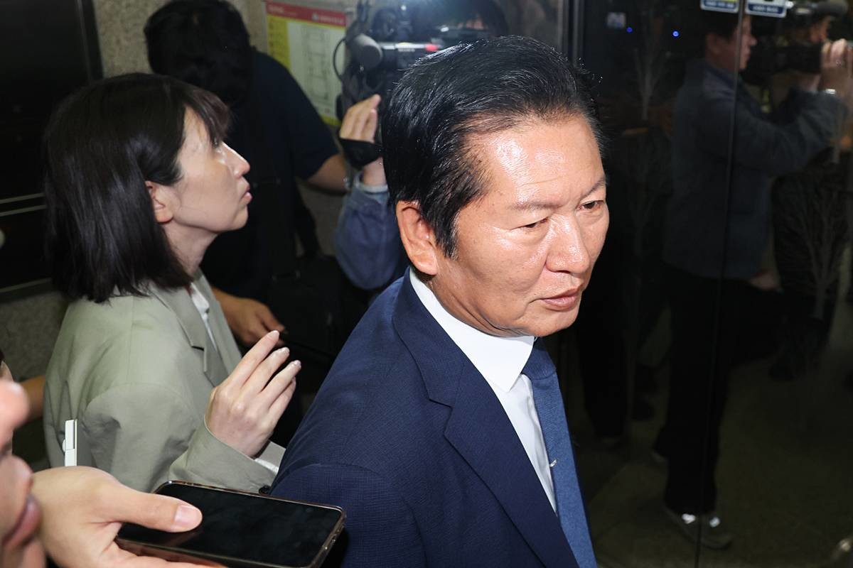 대통령 환송 불참 질문받는 정청래 대표 / 뉴스1