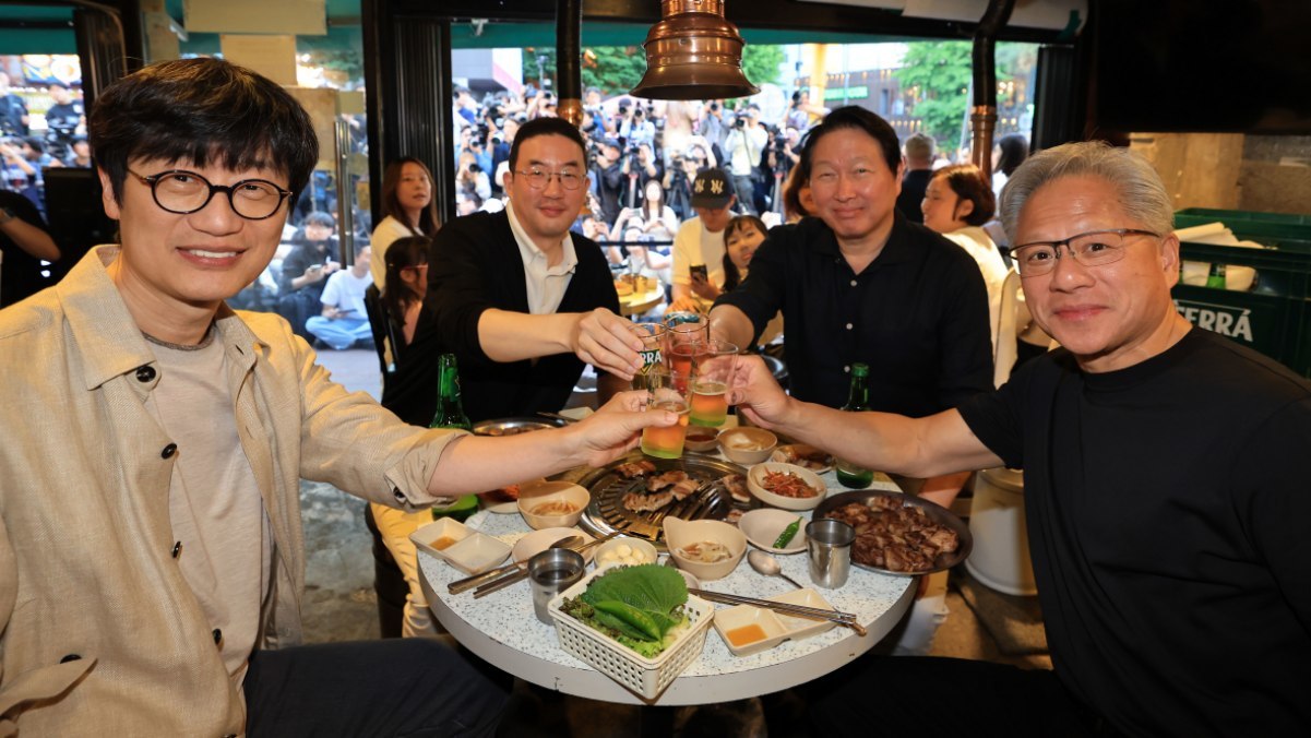 “누가 가장 열심히 고기 구웠나”…기업 총수들과 '삼소 회동' 가진 젠슨 황의 답변 한마디 