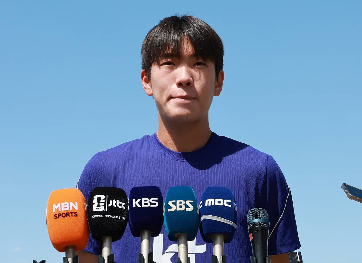 대한민국 축구대표팀 조위제가 지난 1일(현지시간) 미국 유타주 헤리먼에 위치한 자이언스뱅크 트레이닝센터에서 훈련에 앞서 인터뷰를 하고 있다 / 뉴스1