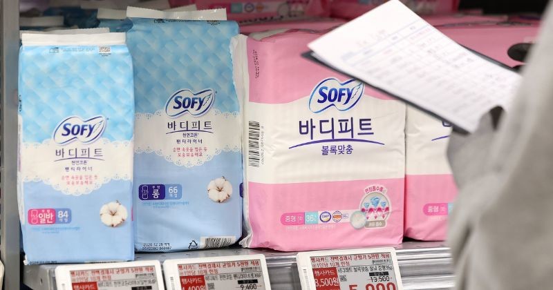 여성용품이 진열돼 있다 / 뉴스 1