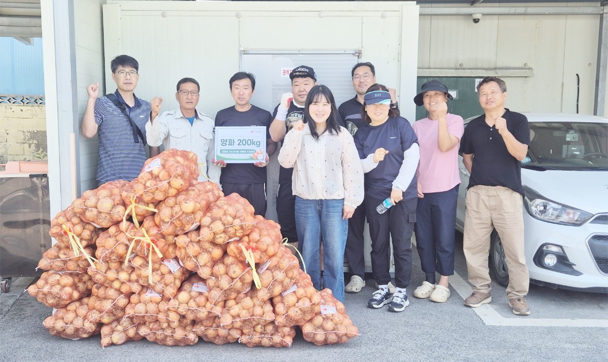 "서툰 호미질로 캐낸 첫 결실, 이웃과 나눕니다"… 함평군 예비 농업인들의 '눈물 밴 양파' 기부 릴레이