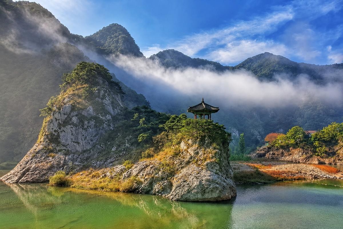 월류봉과 월류정 / 한국관광공사(촬영 : 전병철)