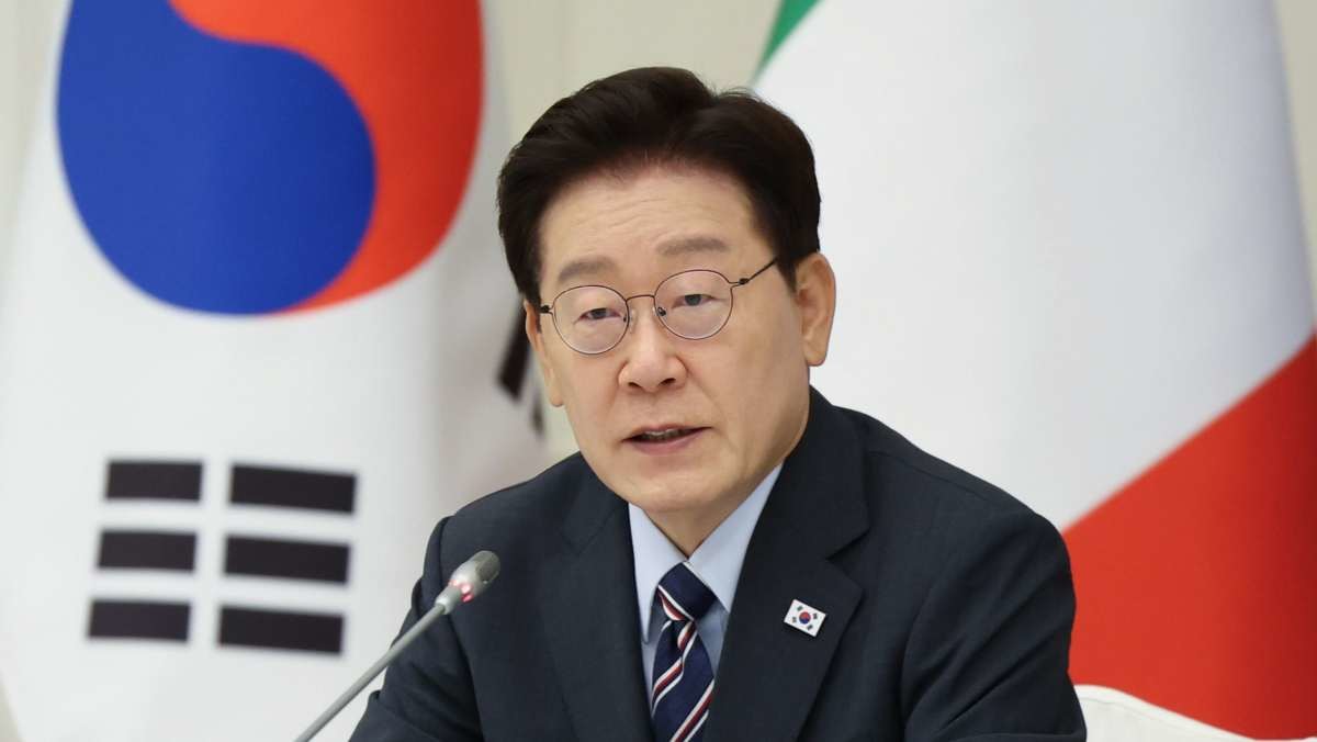 이재명 대통령이 지난 12일(현지 시각) 이탈리아 로마 한 호텔에서 열린 비즈니스 라운드테이블에서 발언을 하고 있다. / 뉴스1
