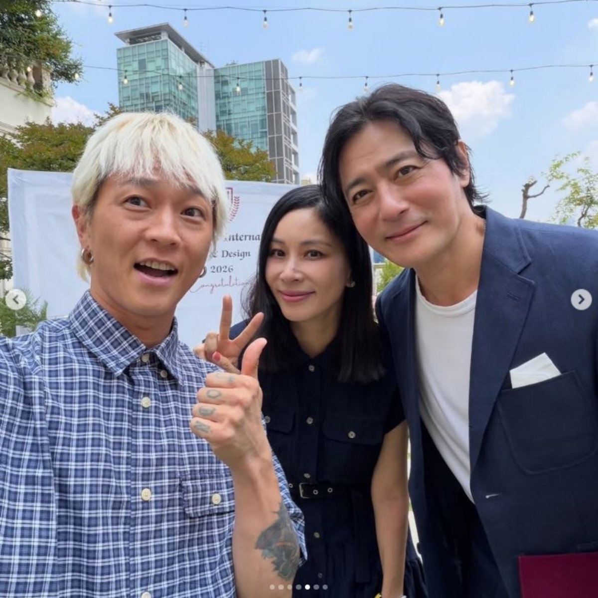 자녀 졸업식에 방문한 팝핀현준(왼)과 고소영· 장동건 부부(오). / 팝핀현준 인스타그램