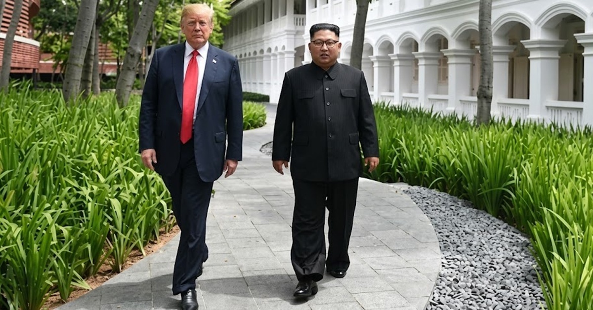 트럼프, 이란과 종전 합의 직전 김정은 사진 올려 시선 집중... 무슨 의도일까