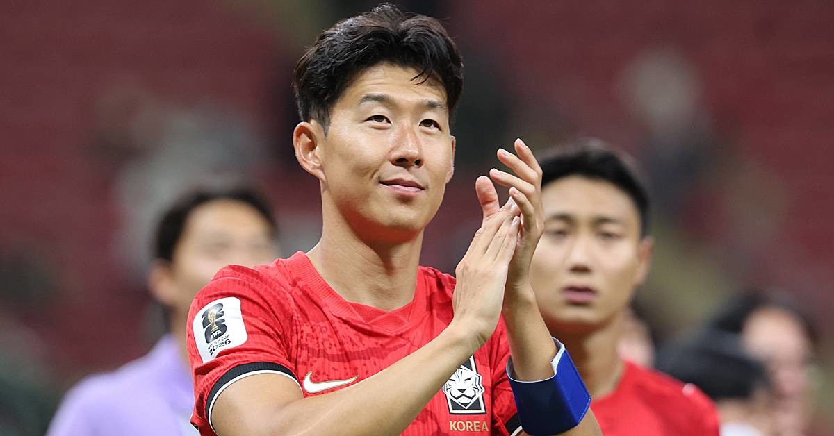 지난 11일(현지시간) 멕시코 할리스코주 사포판 과달라하라 스타디움에서 열린 2026 북중미 월드컵 A조 조별리그 1차전 대한민국과 체코의 경기에서 주장 손흥민이 2-1 승리 후 관중들에게 인사하고 있다 / 뉴스1