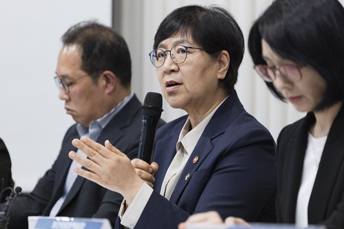 정은경 보건복지부 장관이 지난 11일 서울 광화문의 한 식당에서 열린 국민주권정부 출범 1주년 계기 보건복지부 출입기자단 정책간담회에서 발언하고 있다. (보건복지부 제공. 재판매 및 DB금지) 2026.6.14/뉴스1