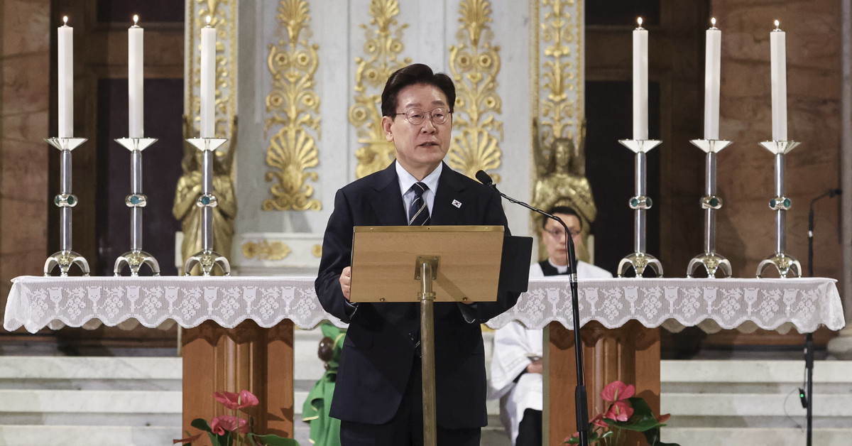 이재명 대통령이 14일(현지 시각) 이탈리아 로마 성 바오로 대성당에서 열린 평화와 연대를 위한 특별미사에서 연설을 하고 있다 / 뉴스1