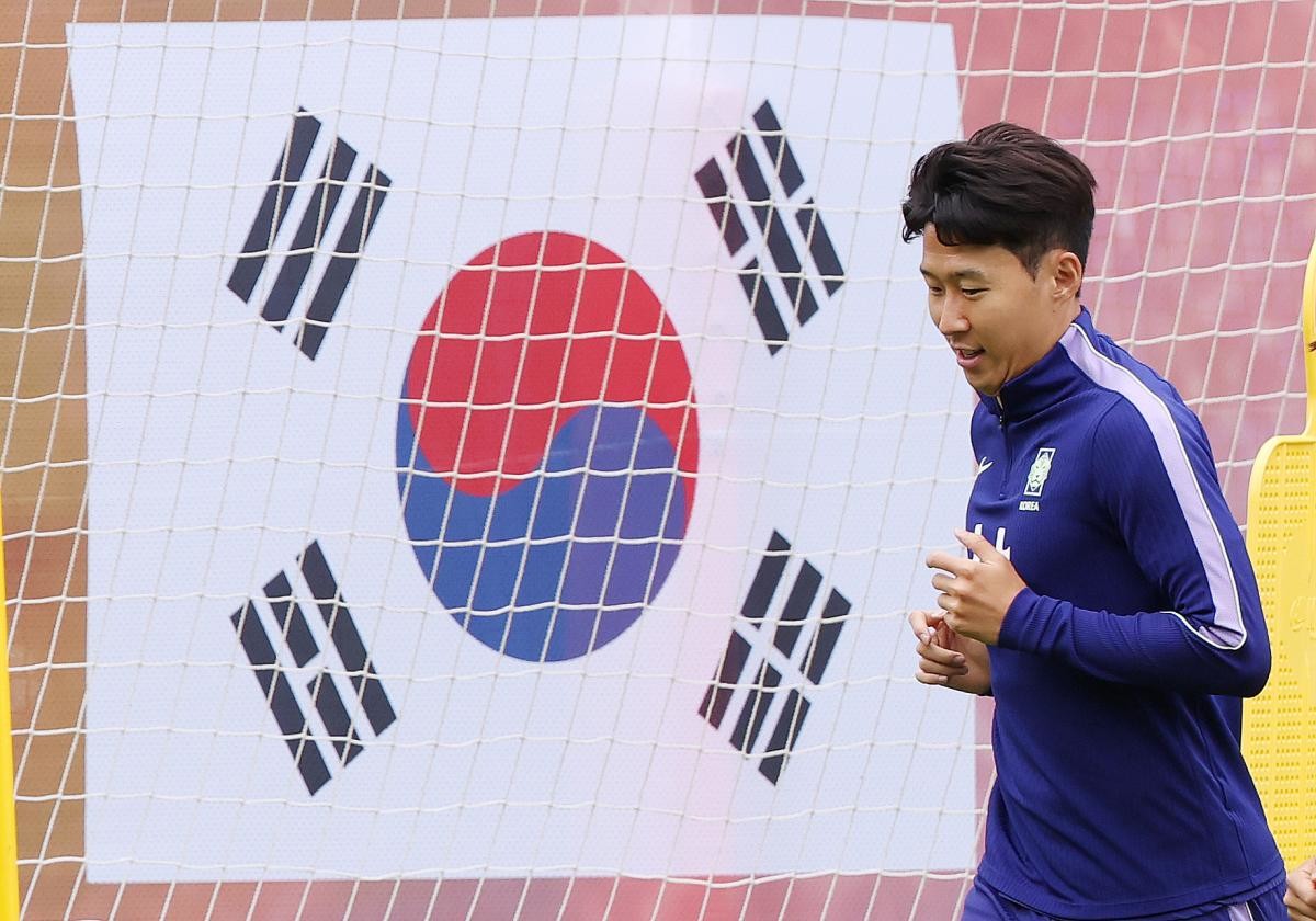 한국 축구 국가대표팀 주장 손흥민이 지난 14일(현지 시각) 멕시코 과달라하라 인근 사포판에 위치한 베이스캠프 훈련장 치바스 바예 베르데에서 훈련을 하고 있다. 홍명보 감독이 이끄는 대표팀은 오는 18일(한국시간) 과달라하라 스타디움에서 개최국 멕시코와 2026 국제축구연맹(FIFA) 북중미 월드컵 A조 조별리그 2차전을 치른다. / 뉴스1