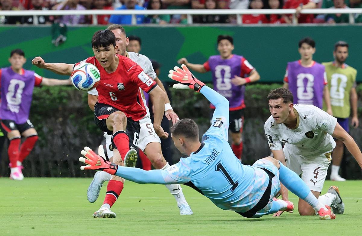 대한민국 축구국가대표팀 황인범이 지난 11일(현지시간) 멕시코 할리스코주 사포판 과달라하라 스타디움에서 열린 2026 북중미 월드컵 A조 조별리그 1차전 대한민국과 체코의 경기에서 동점골을 넣고 있다 / 뉴스1