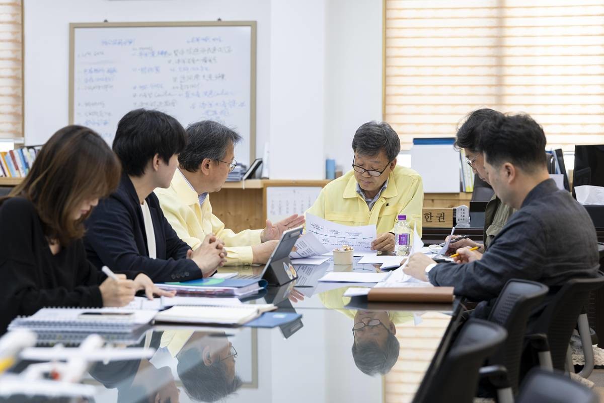 재선에 성공한 남한권 울릉군수의 군정을 뒷받침할 ‘민선9기 군정혁신 정책공약지원단’이 15일 출범했다./울릉군