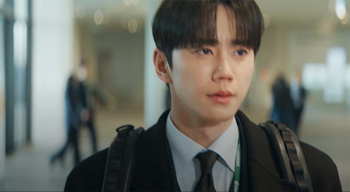 '신입사원 강회장'서 이준영이 멘 백팩, 무슨 브랜드인가 했더니... (가격)