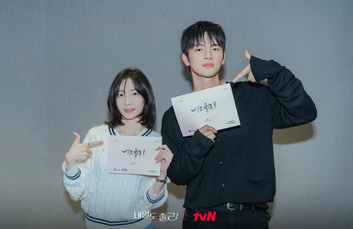 첫방 앞둔 오피스 로코물 '내일도 출근'. '내일도 출근' 주연 박지현, 서인국. / tvN 제공